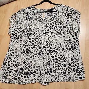 Lane Bryant Leopard Cap Sleeve Flowy Top Split Tie Back Blouse Shirt 18/20 2X